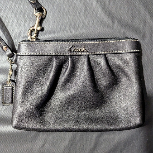 Coach Pleated Leather Black Wristlet Early 2000s Y2K - Picture 2 of 4